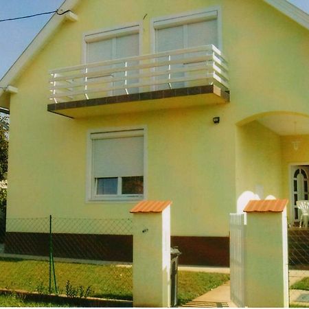 Nora Apartman Apartment Balatonfůzfő Exterior foto