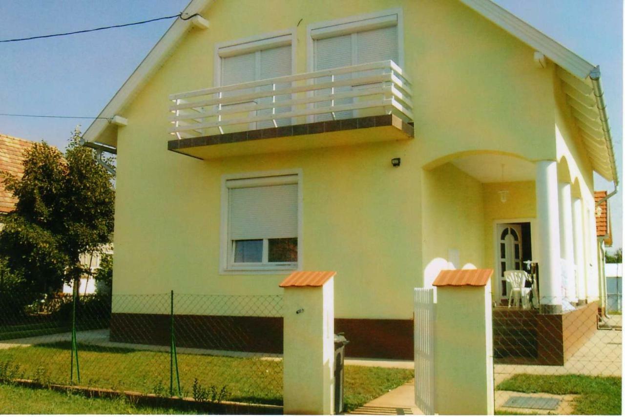 Nora Apartman Apartment Balatonfůzfő Exterior foto