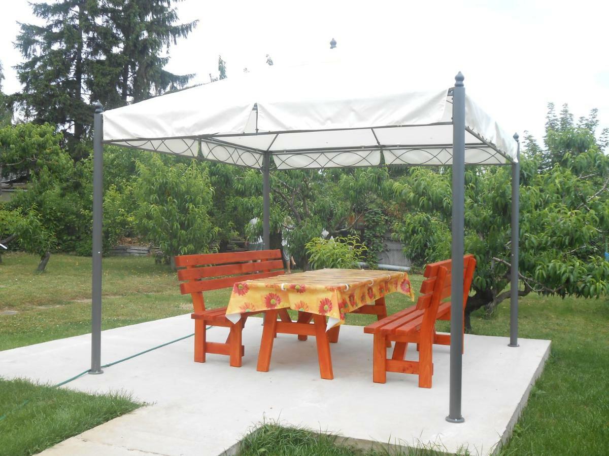 Nora Apartman Apartment Balatonfůzfő Exterior foto